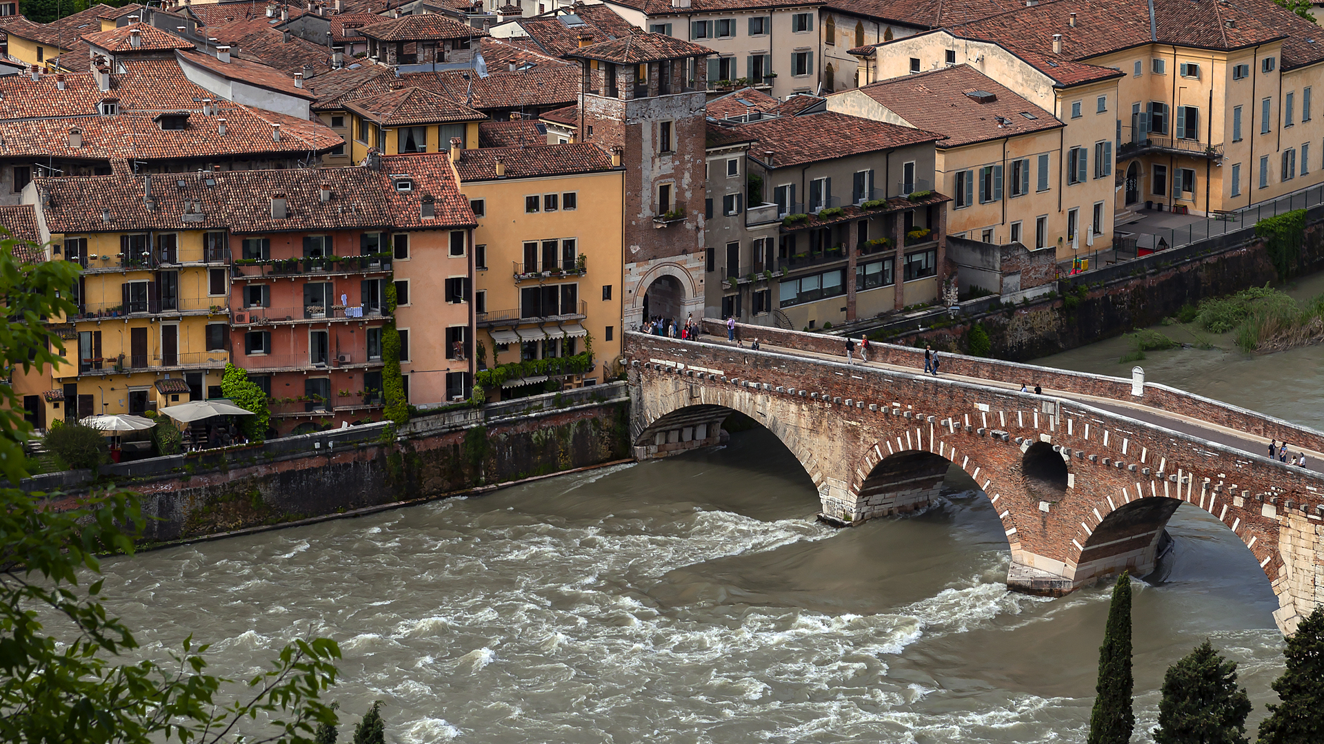 Vista dall'alto di Ponte Pietra.
